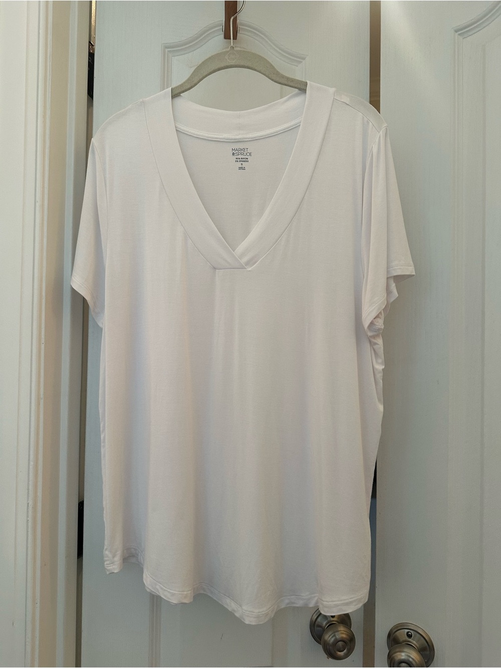 Market & Spruce Classic White V-Neck Tee